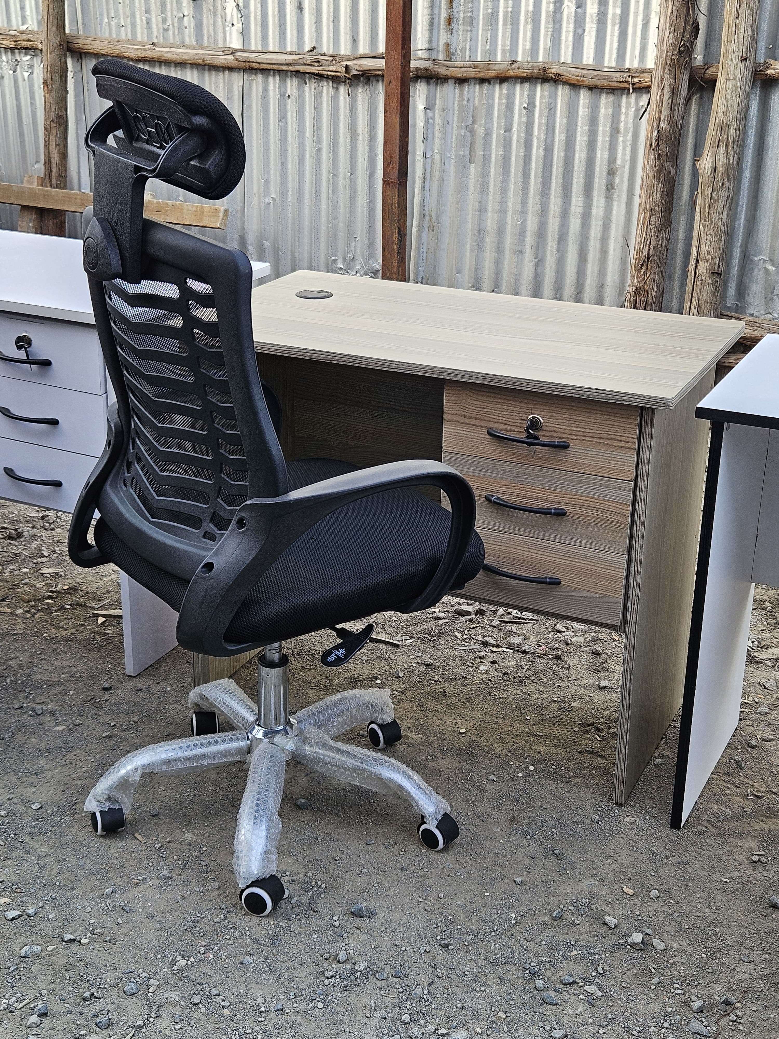 Office Desk and Seat